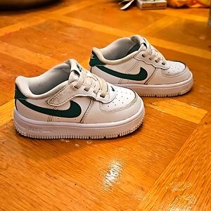 Nike Force 1 easy on